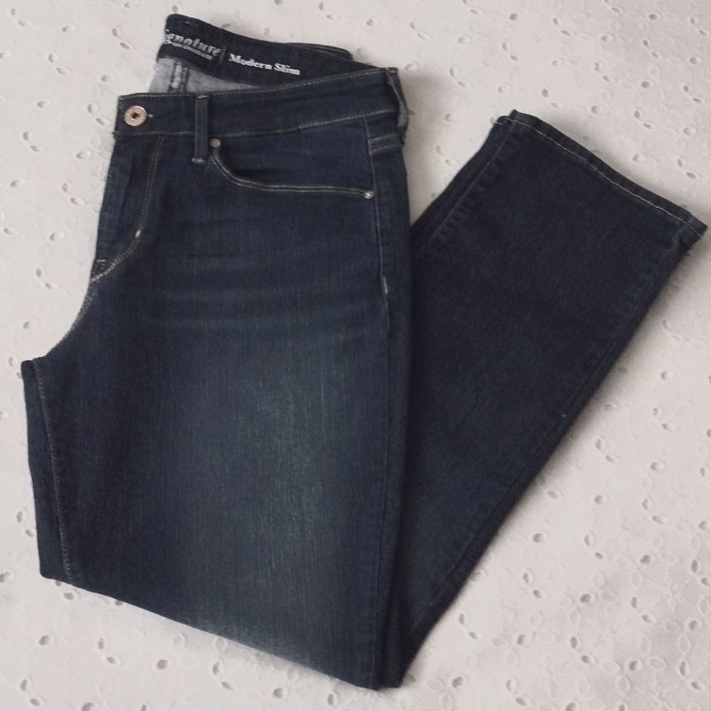 Women's Signature Levi Strauss Jeans Modern Slim Size 10S - Picture 2 of 9